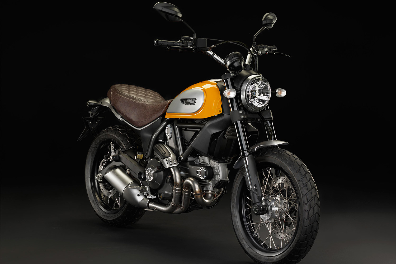 2015-Ducati-Scrambler-leather