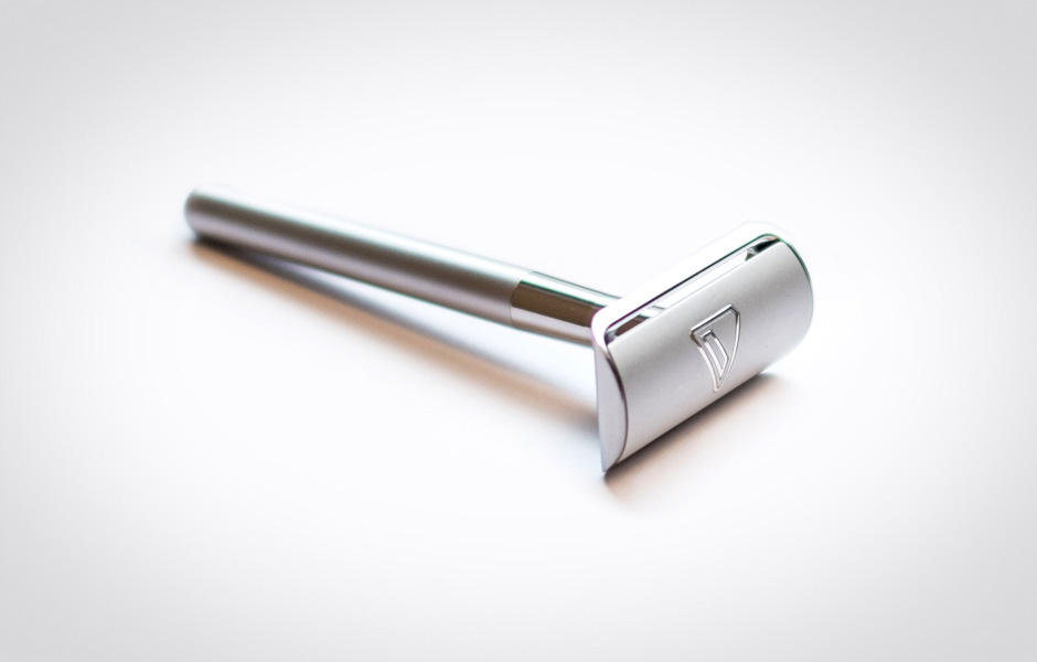 Bevel safety razor.