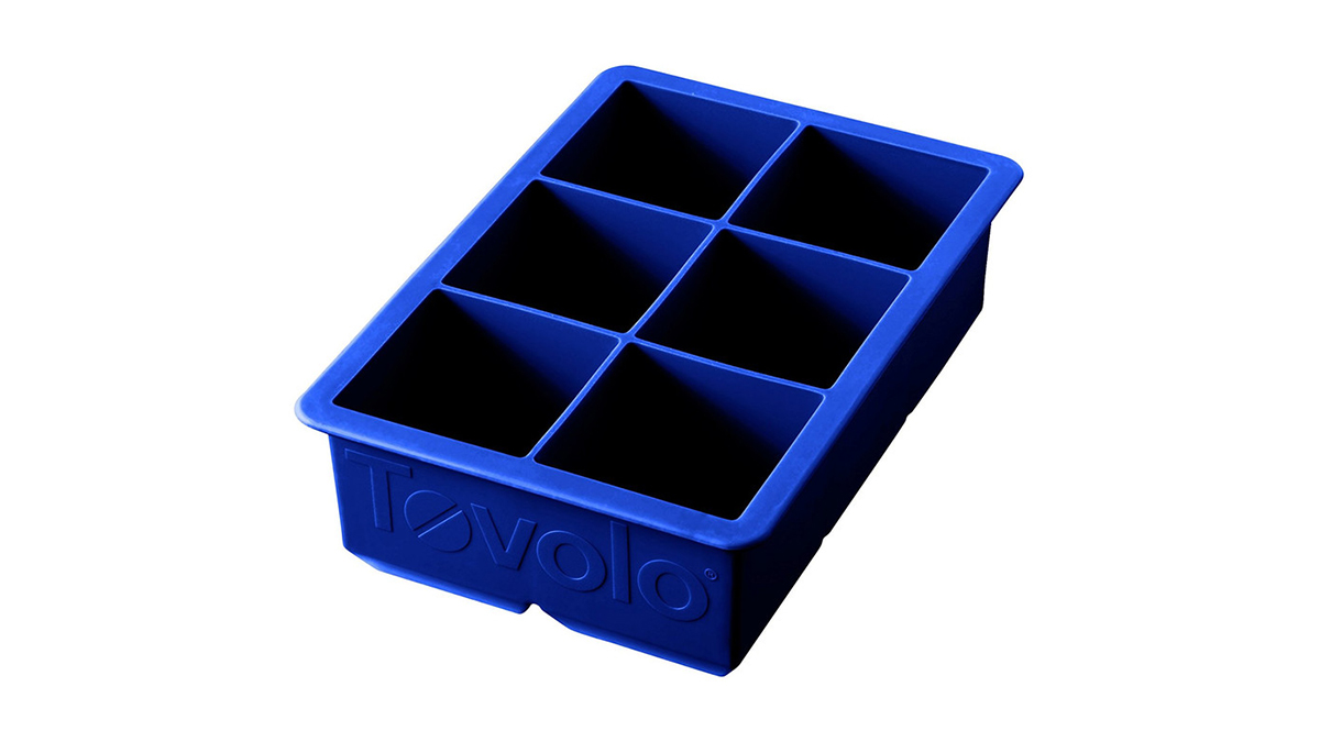 https://www.themanual.com/wp-content/uploads/sites/9/2017/03/Tovolo-King-Cube-Tray.jpg?fit=1200%2C675&p=1