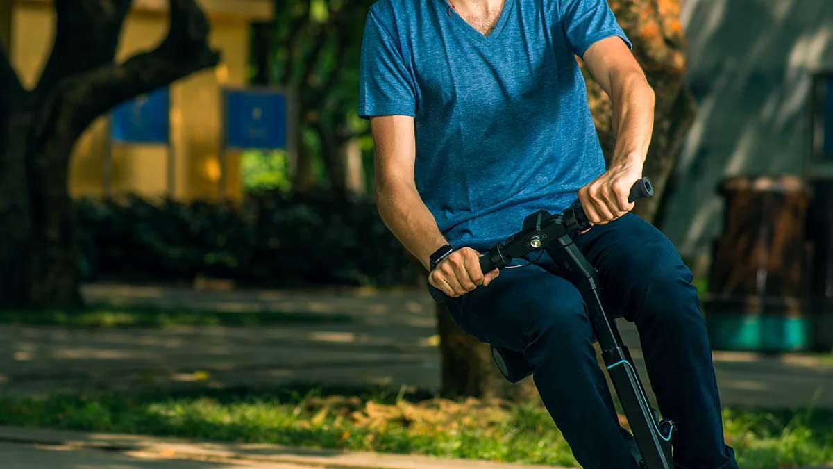 Smacircle S1 Folding Electric Bike is small enough to fit in a