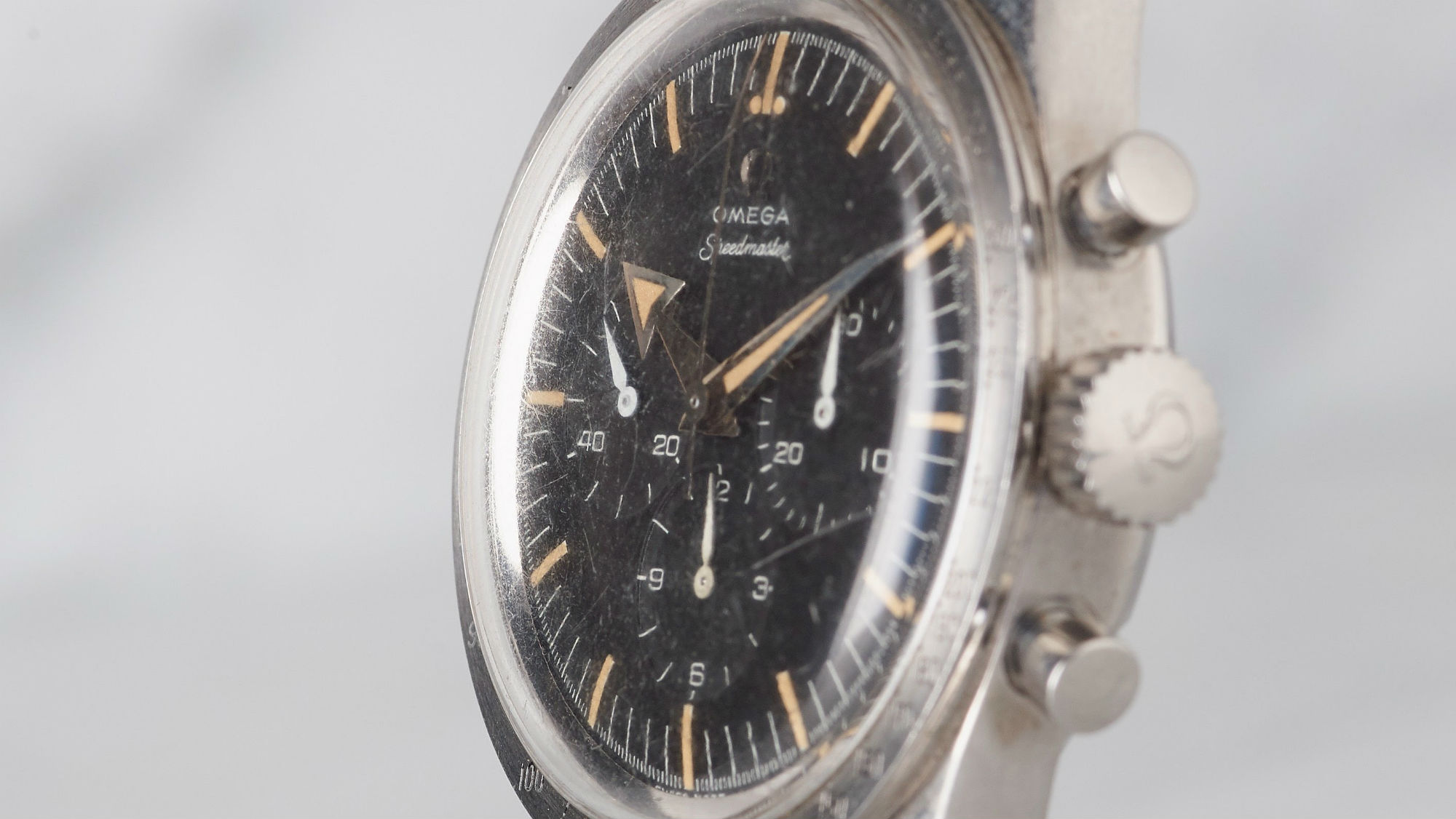 Продать винтажные omega. Часы Омега де вилле 1977. Часы Омега де вилле копия. Омега де вилле Свис 1181. Золотые часы Омега де Вилли 14 карат.