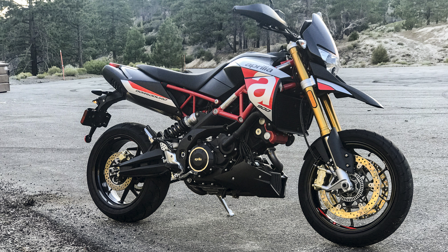 Aprilia 2025 dorsoduro offroad