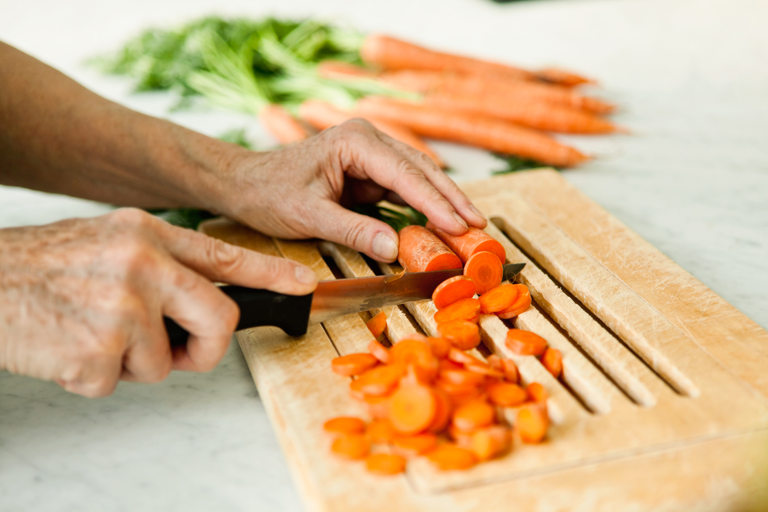 Man cutting carrots