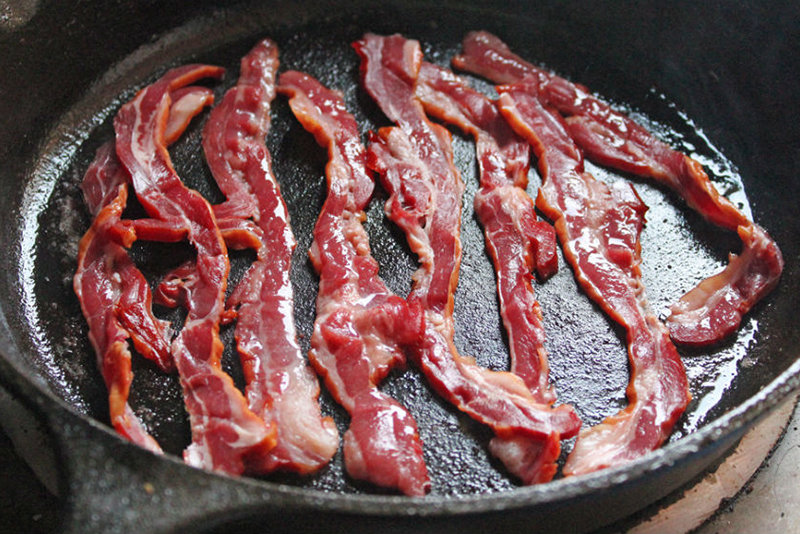 https://www.themanual.com/wp-content/uploads/sites/9/2018/11/bacon-buffalo-gal.jpg?fit=800%2C533&p=1