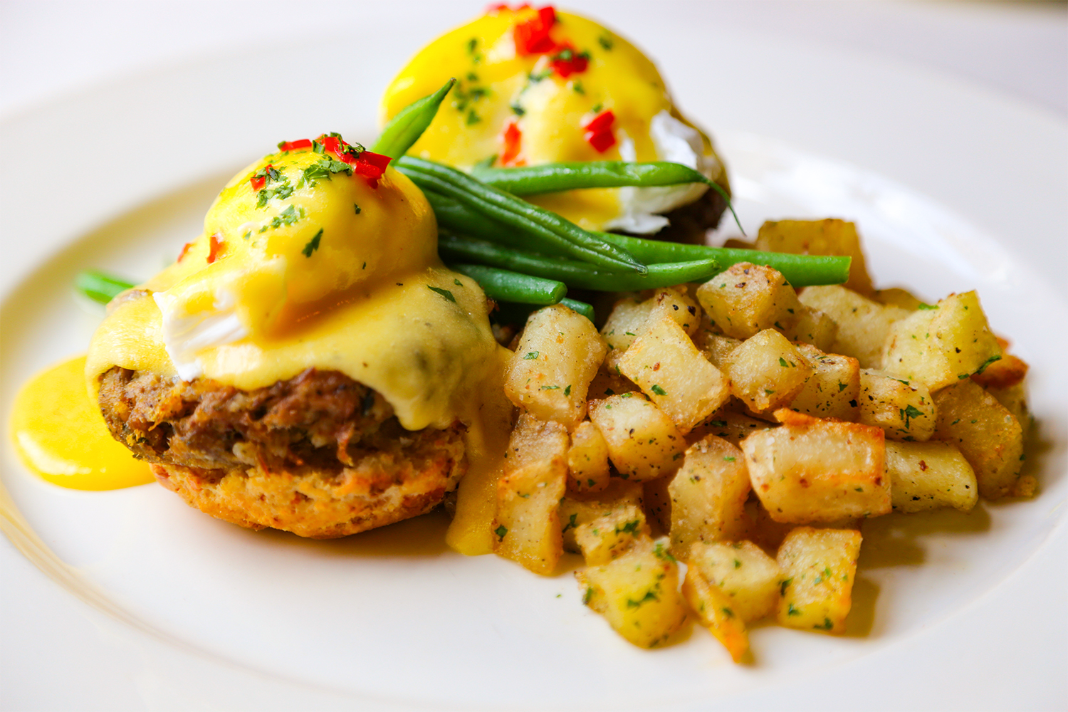 https://www.themanual.com/wp-content/uploads/sites/9/2018/12/eggs-benedict-muriels-jackson-square-new-orleans-louisiana.jpg?p=1