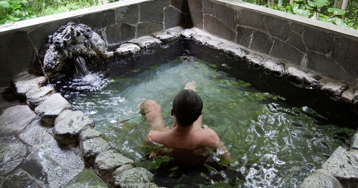 Japan Pond Xxx Video - Onsen etiquette: Learn the 7 basic rules of Japan's traditional hot spring  baths - The Manual