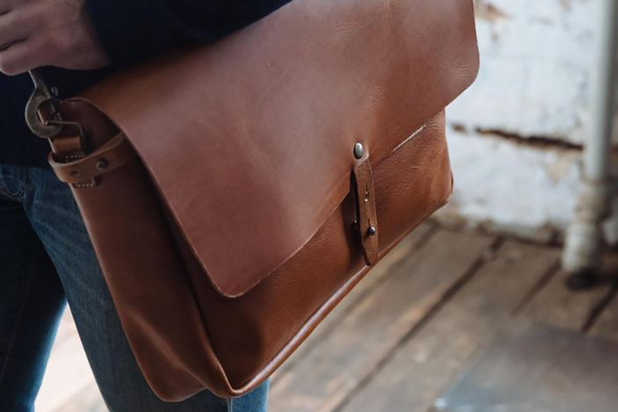 Shinola slim best sale messenger bag