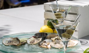 Oysters with martinis