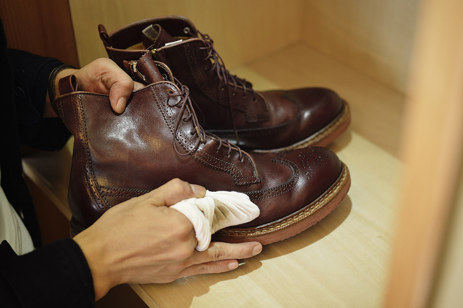 how long to leave shoe polish on