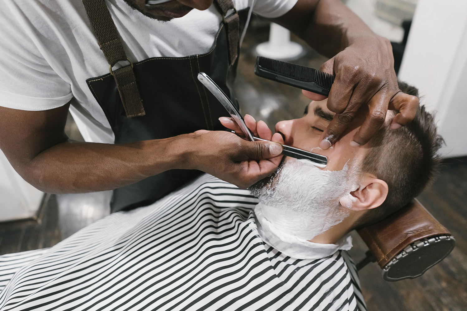 How to use store a straight razor