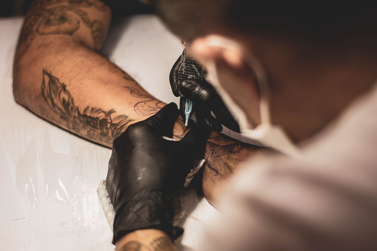 8 Key Traits All the Best Tattoo Artists Have In Common