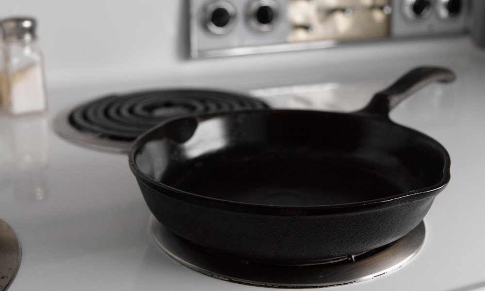 Cast-iron skillet pan oon oven top