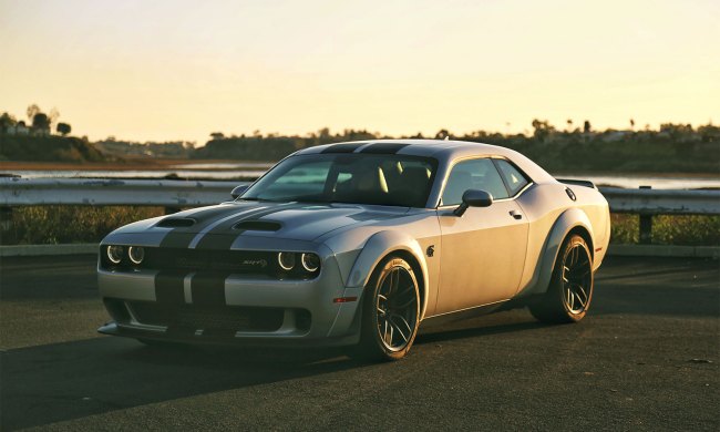 dodge challenger hellcat redeye review 1v2