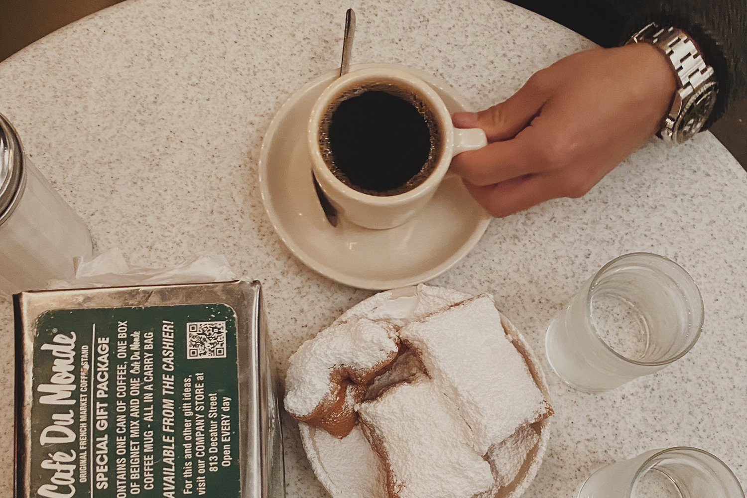 A Brief History Of Chicory Coffee A New Orleans Staple The Manual   Cafe Du Mond Chicory Coffee Beignets 