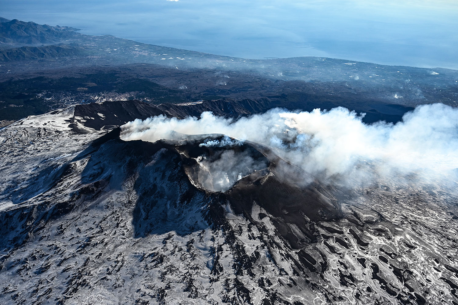 An Introduction to Understanding Volcanic Wines - The Manual