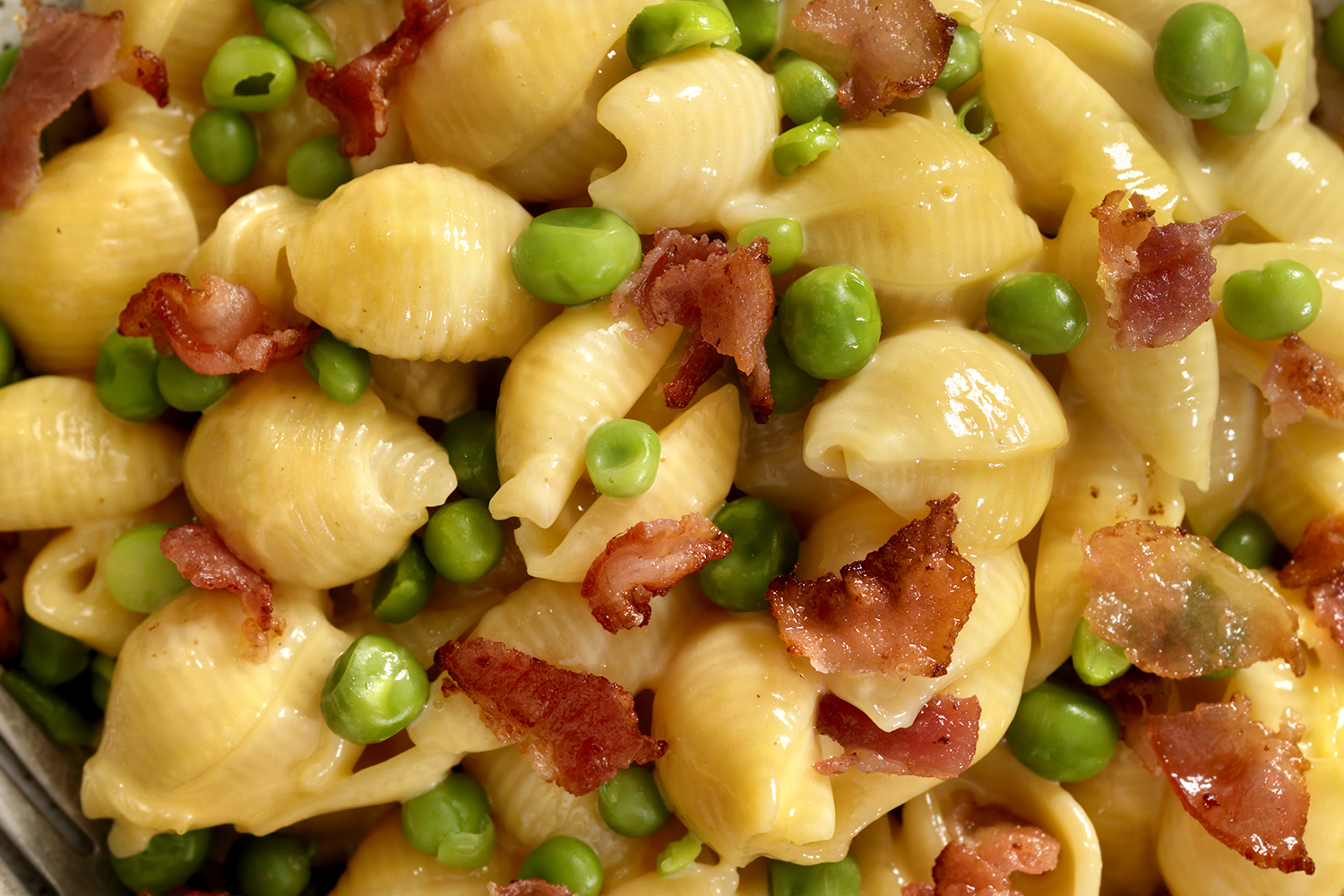 How To Make Boxed Mac And Cheese Better The Manual   Mac And Cheese Shells Bacon Peas 