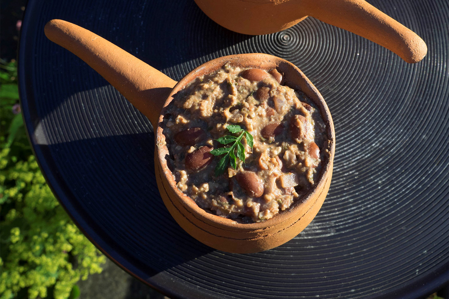 Bean with walnuts and spices