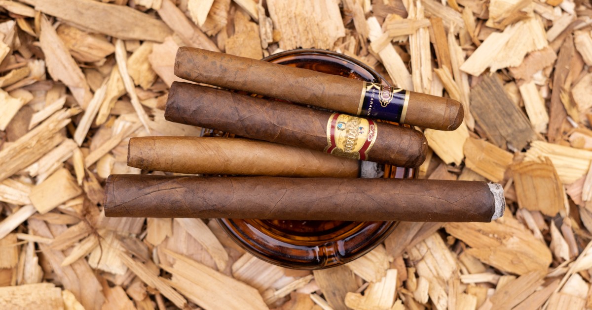 How to rehydrate a dry cigar (and everything you need to know) - The Manual