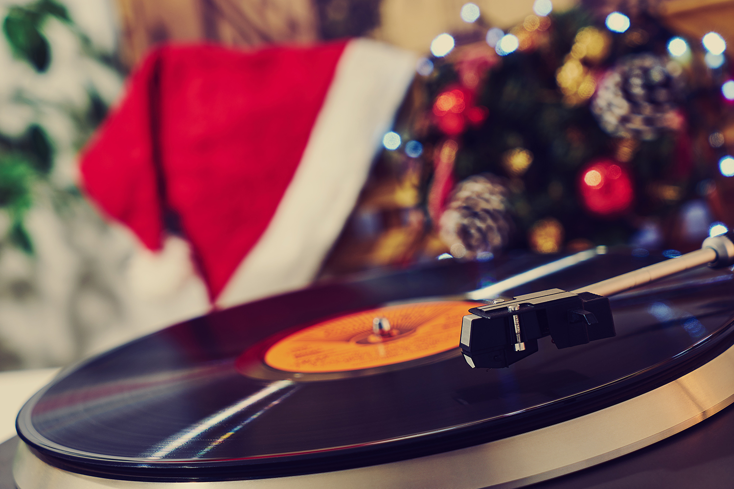 the-10-best-christmas-songs-to-create-the-ultimate-2022-holiday