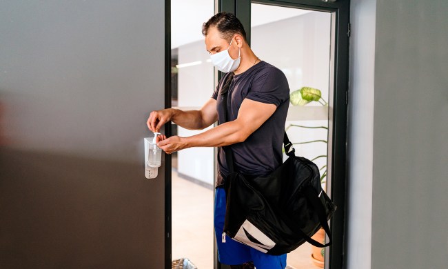 12 Gym Bag Essentials Every Man Should Have - Strictly Manology