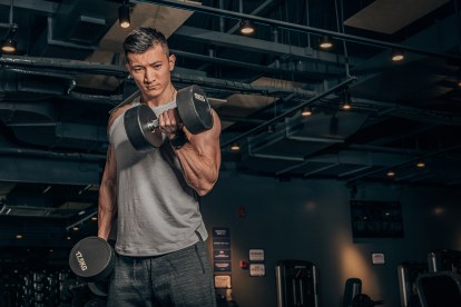 The optimal weightlifting guide for beginners, according to a certified ...