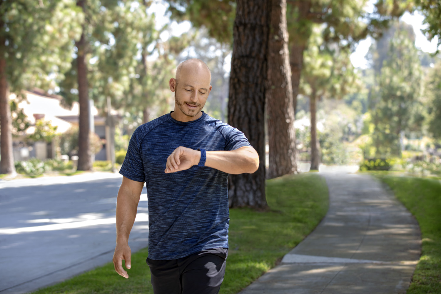 Harley Pasternak wearing Fitbit Versa 2.