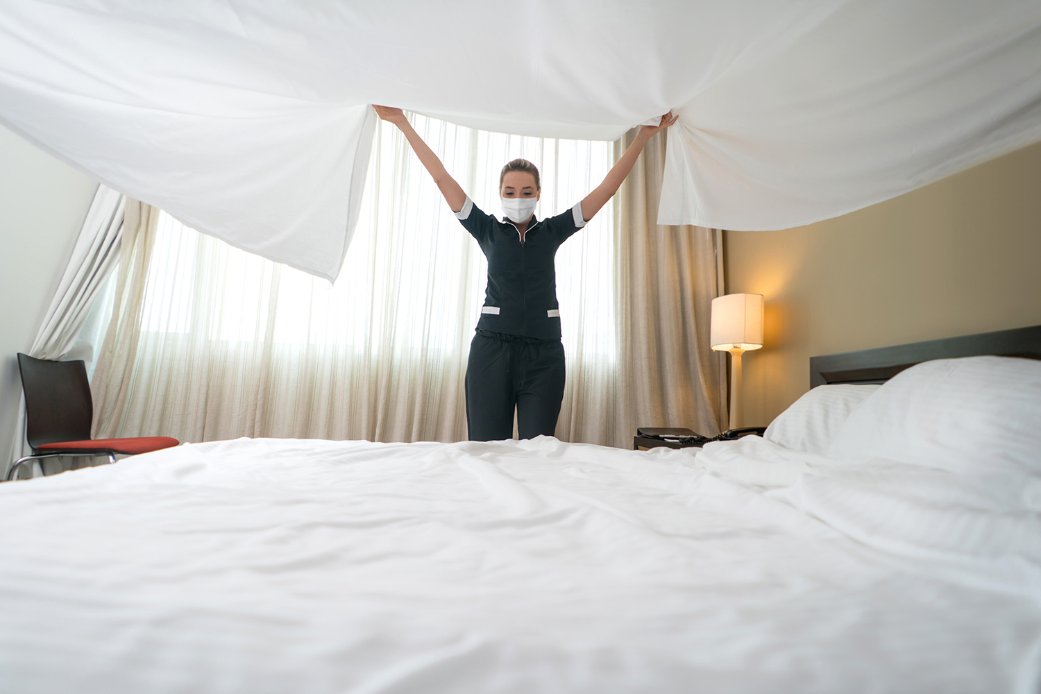 https://www.themanual.com/wp-content/uploads/sites/9/2021/01/how-clean-are-hotel-bed-sheets-2021.jpg?fit=1500%2C1000&p=1