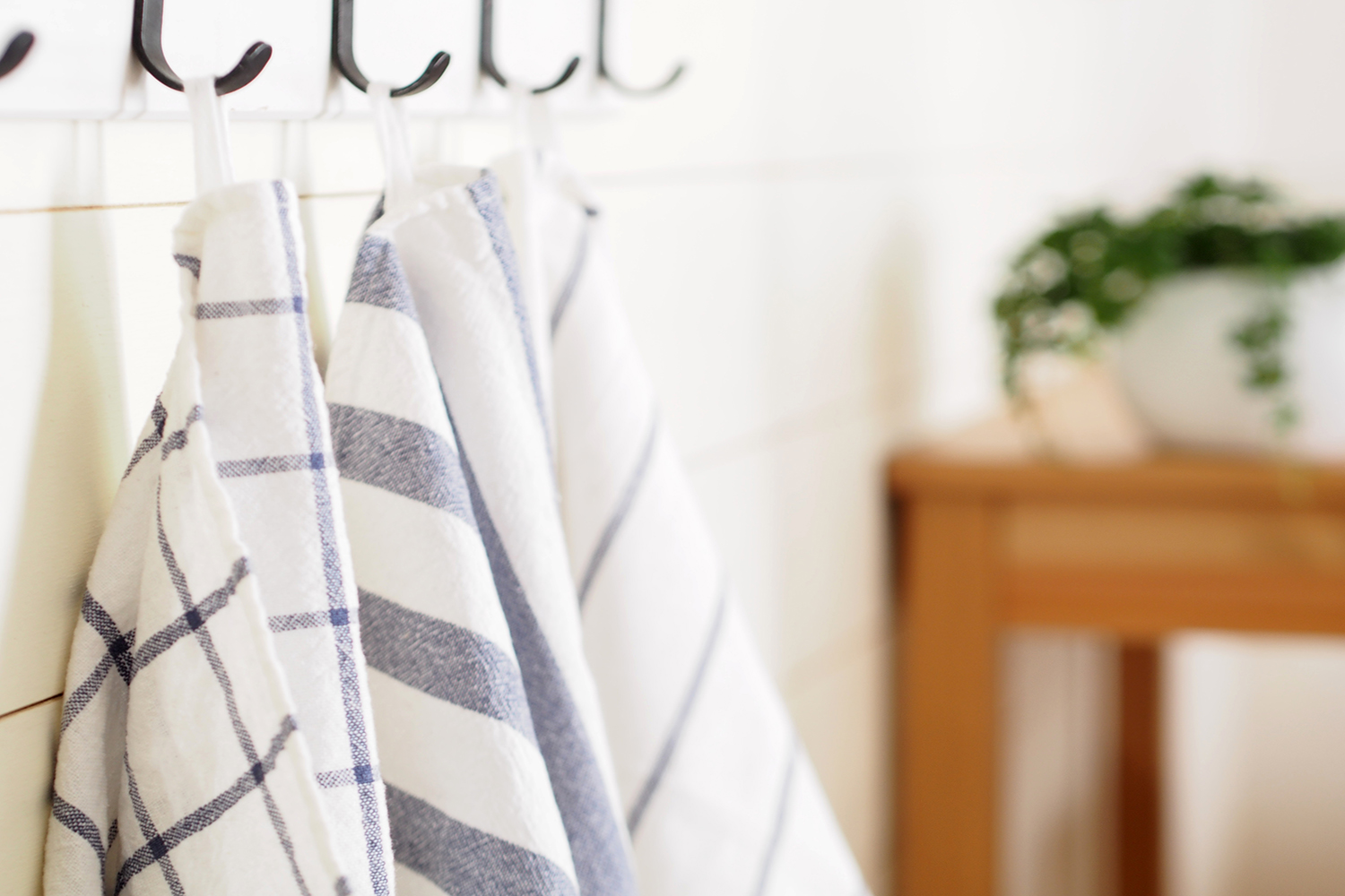 The 10 Best Kitchen Towels To Clean Up Any Mess - The Manual