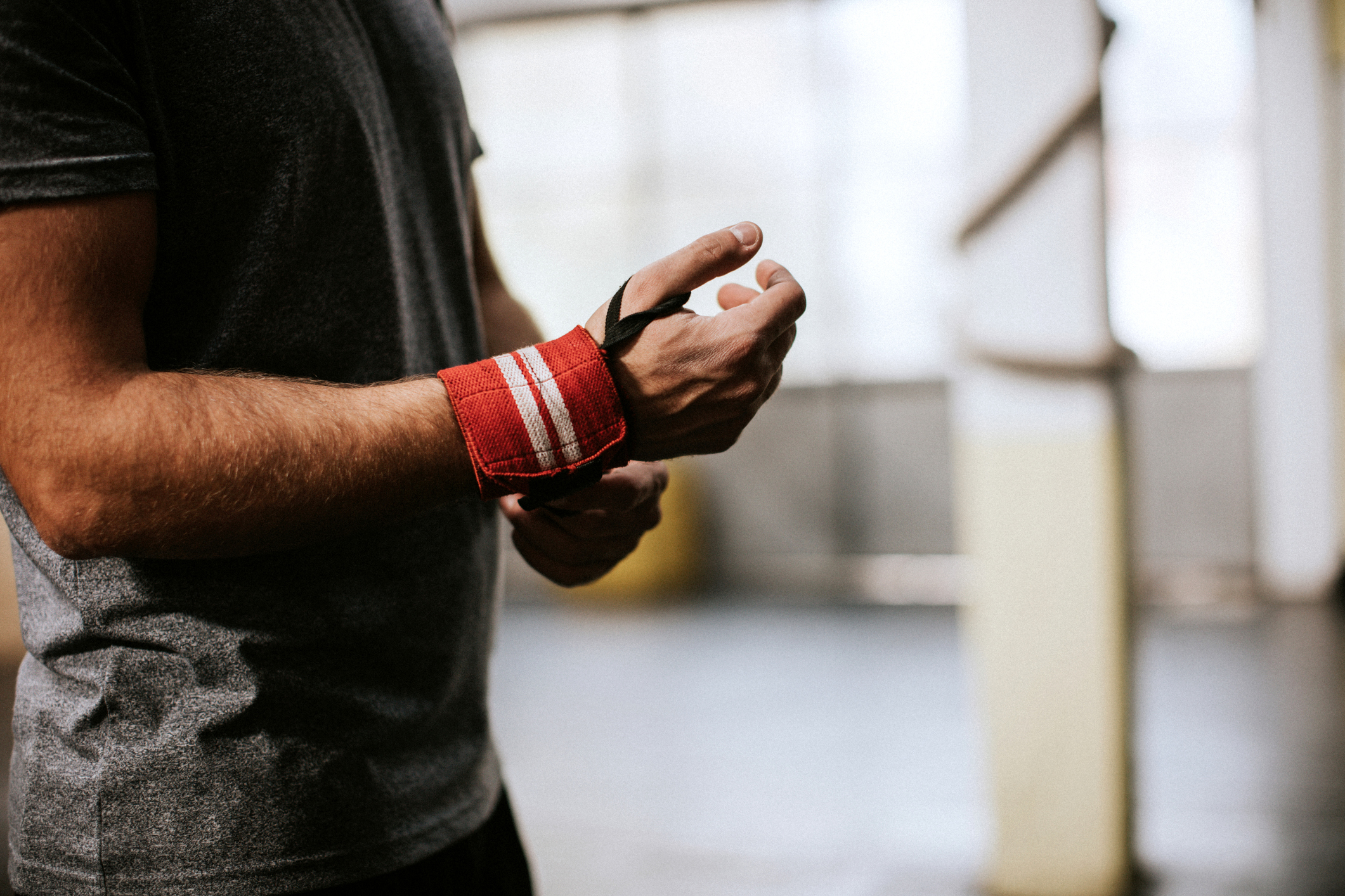 Should You Wear Lifting Straps or Lifting Gloves? – UPPPER Gear