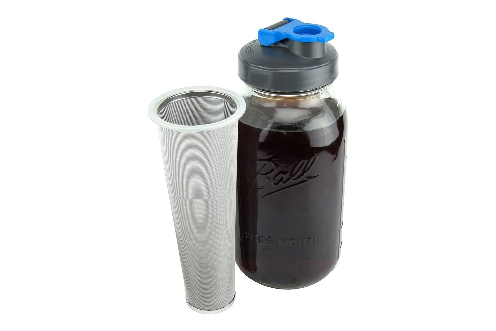 https://www.themanual.com/wp-content/uploads/sites/9/2021/02/country-line-kitchen-cold-brew-mason-jar-coffee-maker.jpg?fit=800%2C533&p=1