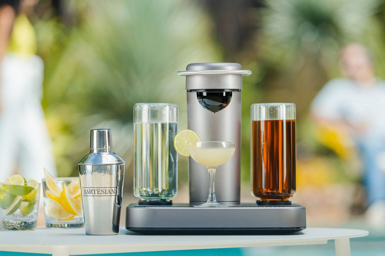 Like-New Bartesian Automatic Cocktail Maker & Cocktail Pods! for Sale in  New York, NY - OfferUp