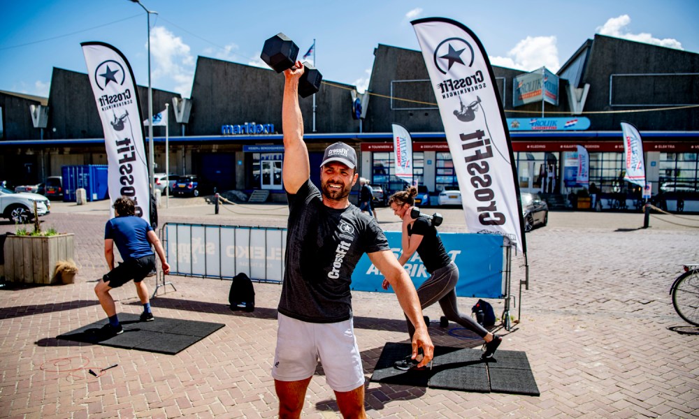 Man doing CrossFit outside