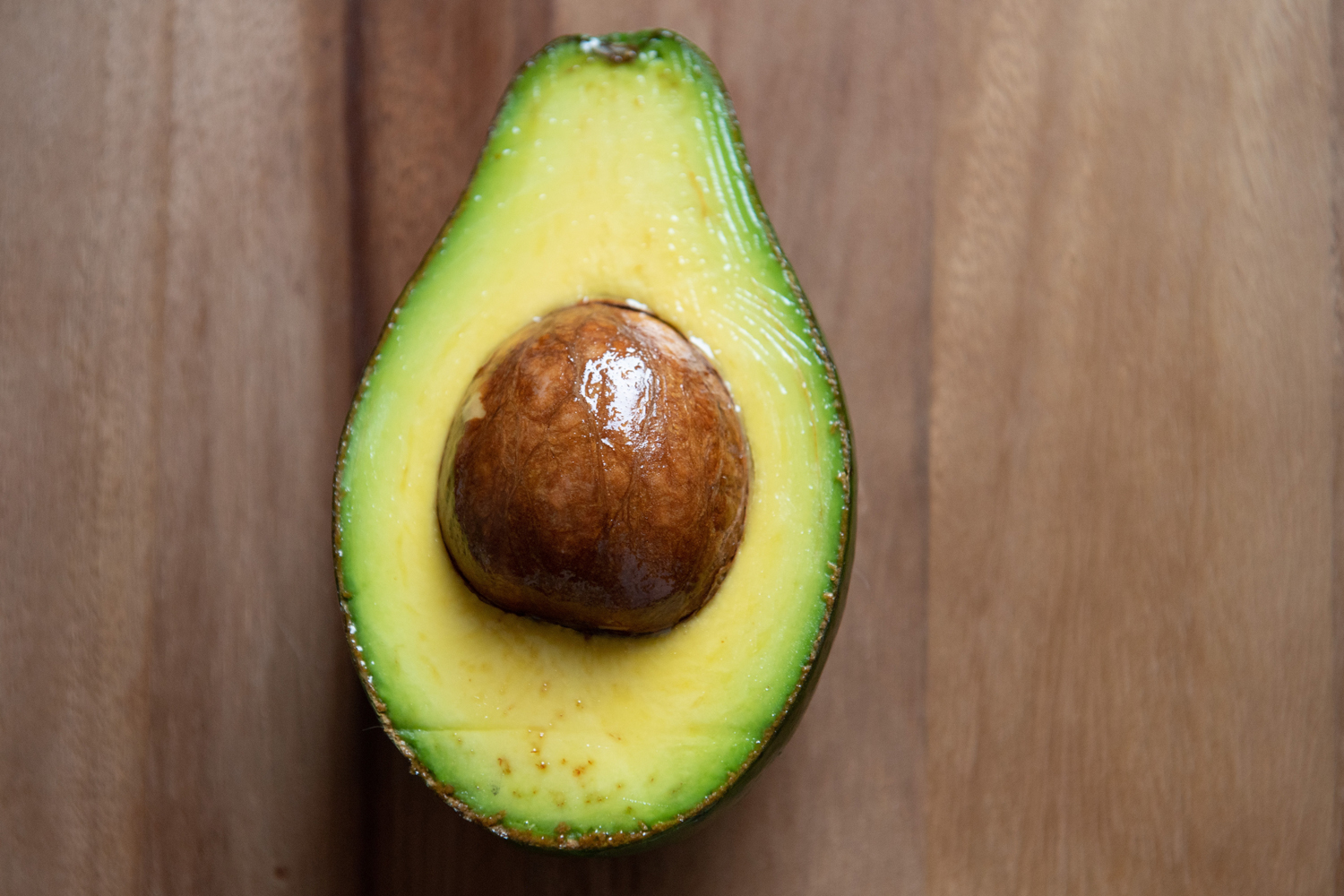 Making a big bowl of avocado guacamole Stock Photo - Alamy