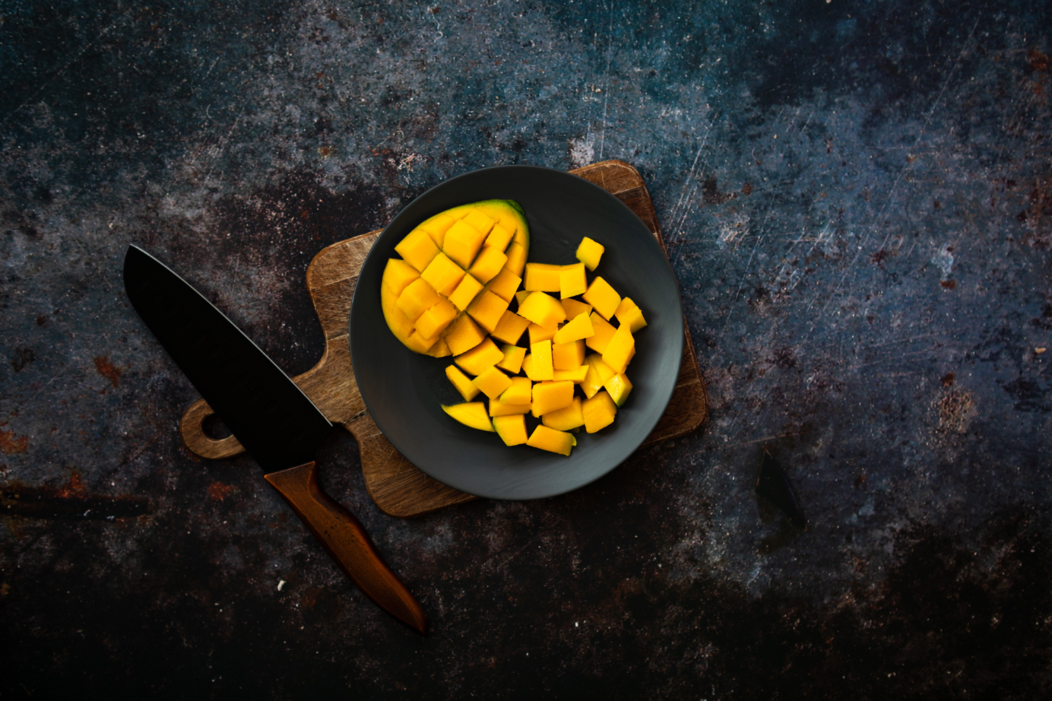 Sliced mango in a bowl