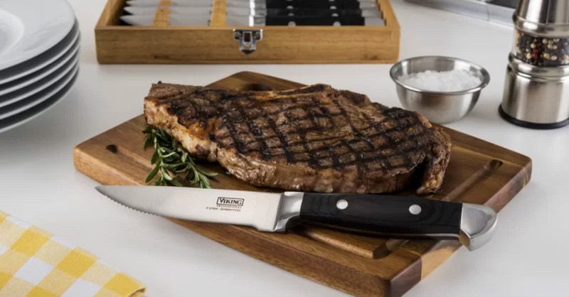 https://www.themanual.com/wp-content/uploads/sites/9/2021/04/viking-steakhouse-pakka-wood-steak-knife-7-piece-set.jpg?resize=800%2C418&p=1