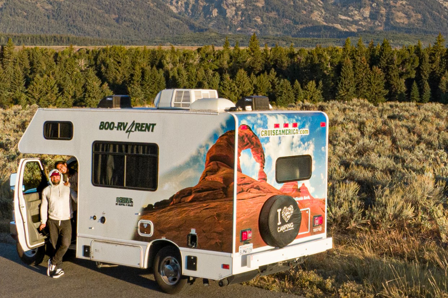 https://www.themanual.com/wp-content/uploads/sites/9/2021/06/cruise-america-rv-rental.jpg?fit=800%2C800&p=1