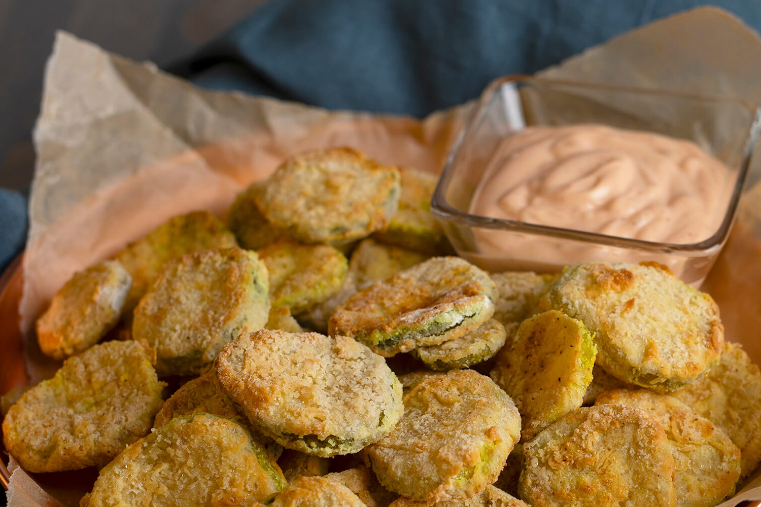 https://www.themanual.com/wp-content/uploads/sites/9/2021/06/fried-pickles-recipe-air-fryer.jpg?p=1