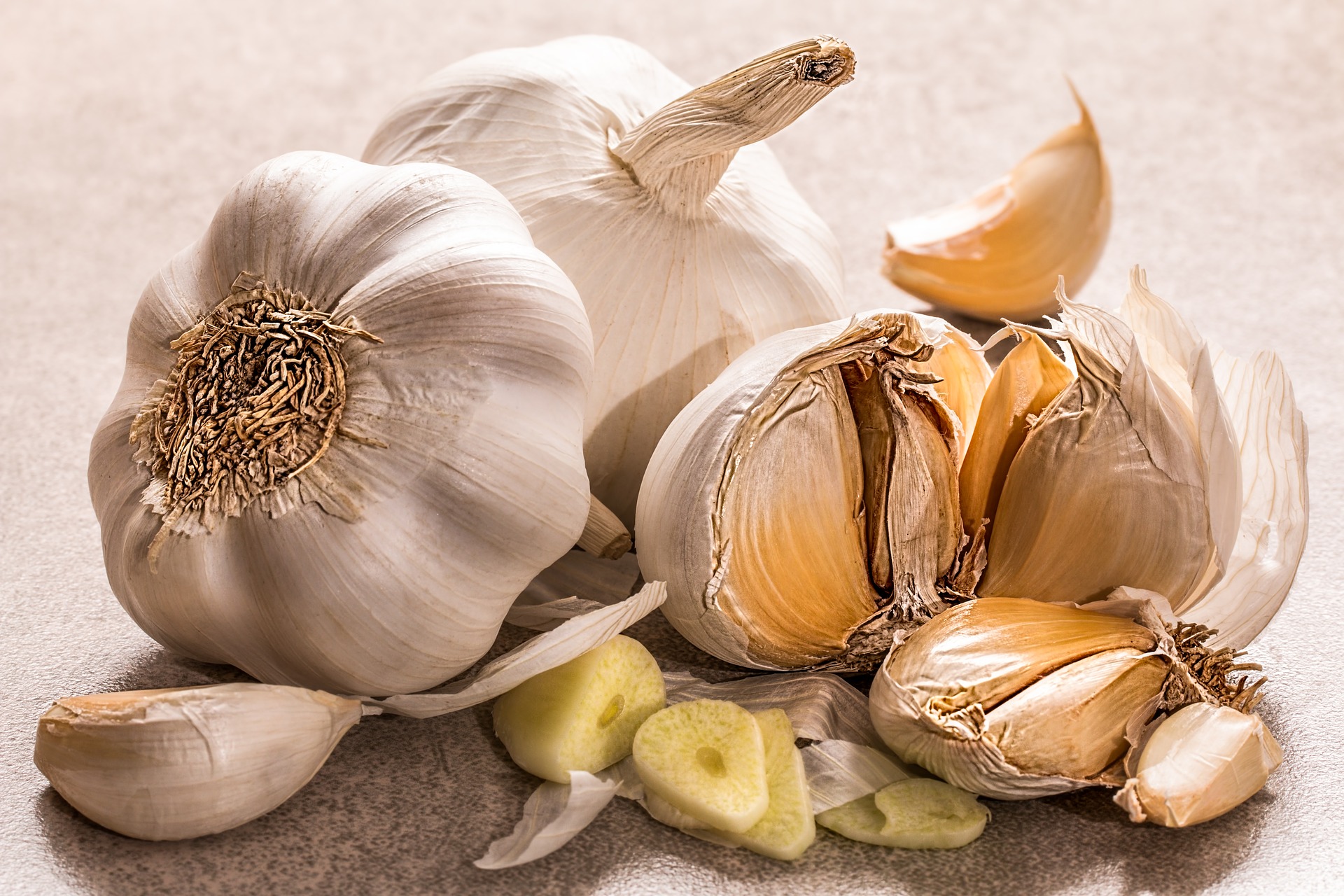 Raw garlic cloves