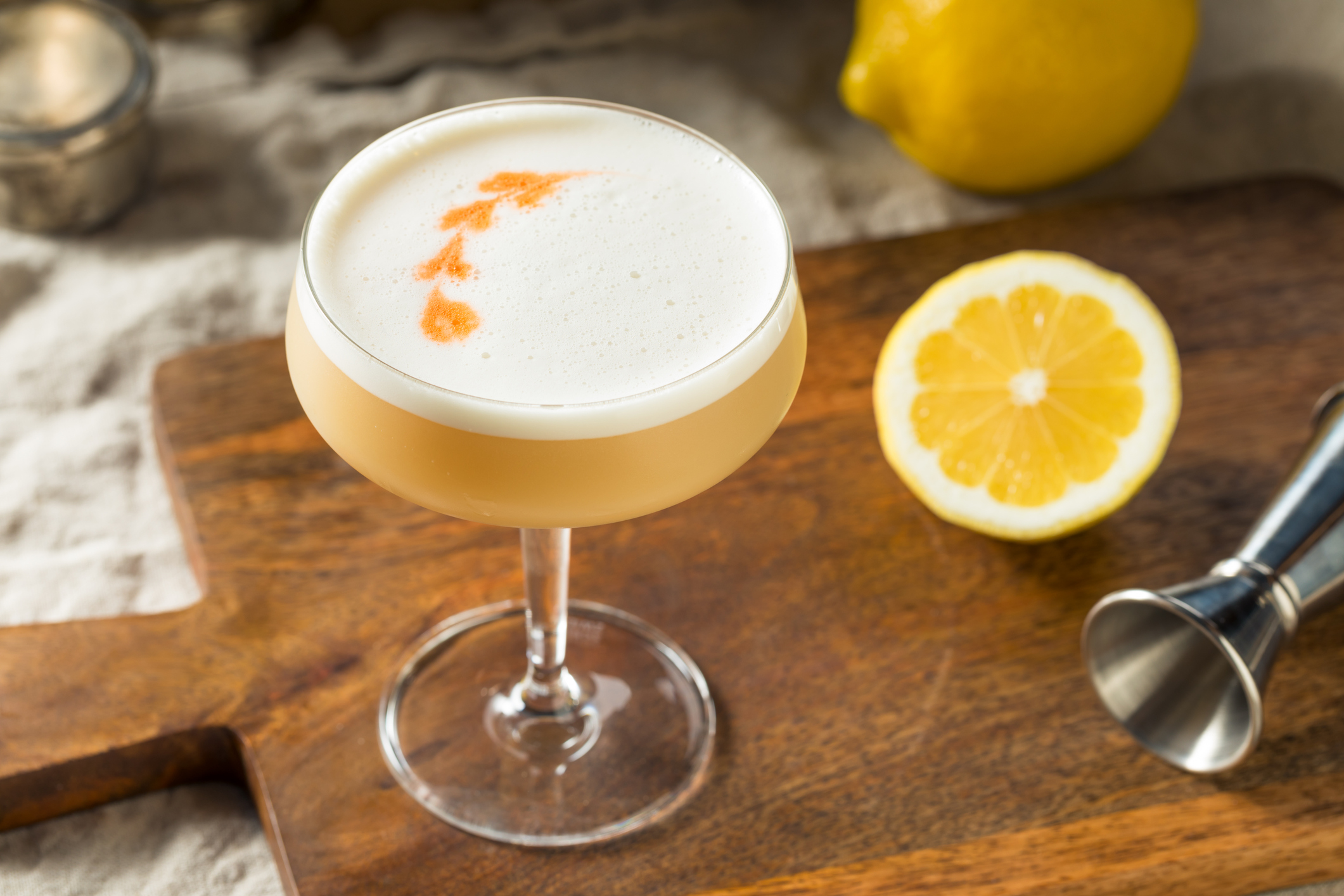 https://www.themanual.com/wp-content/uploads/sites/9/2021/06/pisco-sour-lemon-variation.jpg?fit=2121%2C1414&p=1