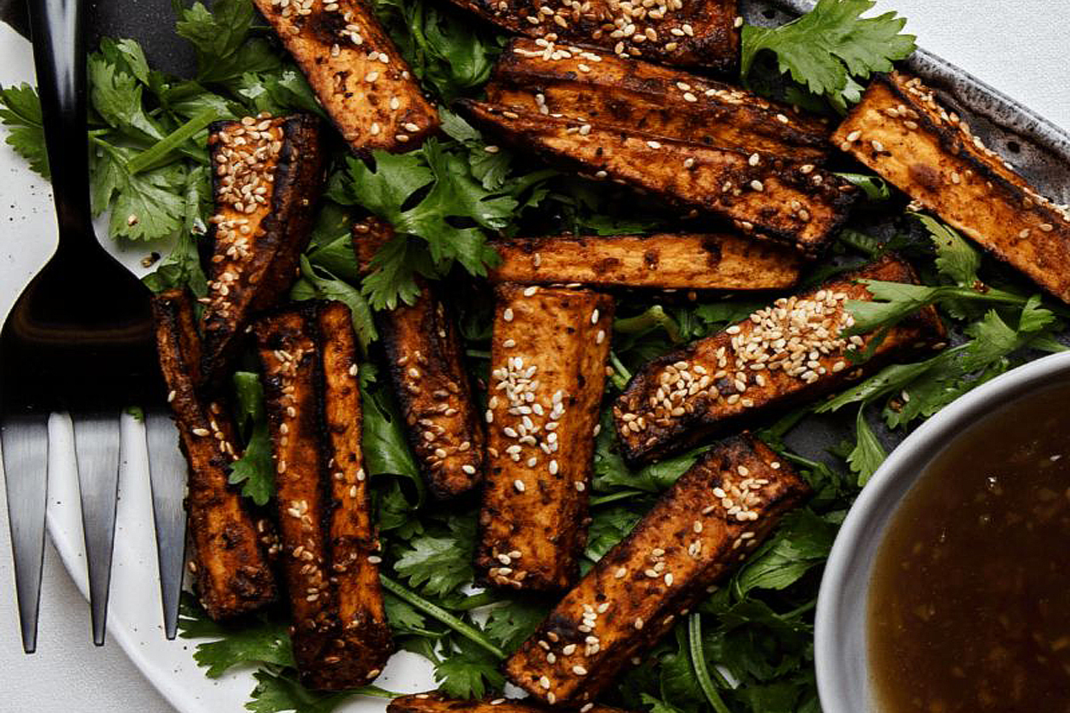 https://www.themanual.com/wp-content/uploads/sites/9/2021/06/sesame-crusted-blackened-sweet-potato-fries.jpeg?fit=800%2C800&p=1