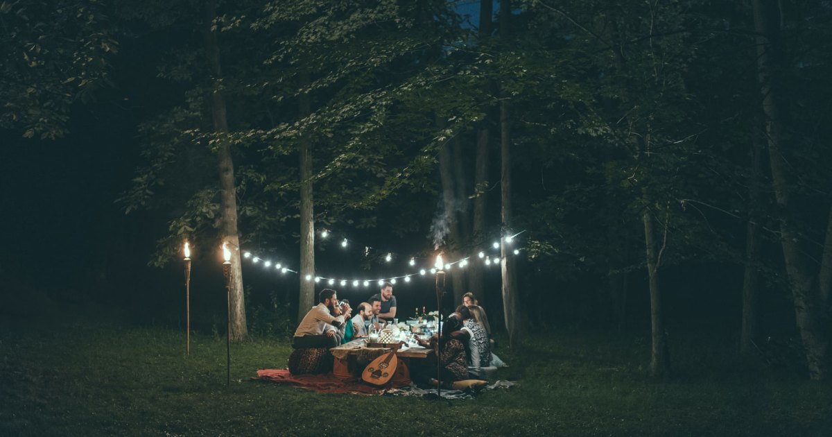 https://www.themanual.com/wp-content/uploads/sites/9/2021/07/best-backyard-camping-ideas.jpg?resize=1200%2C630&p=1
