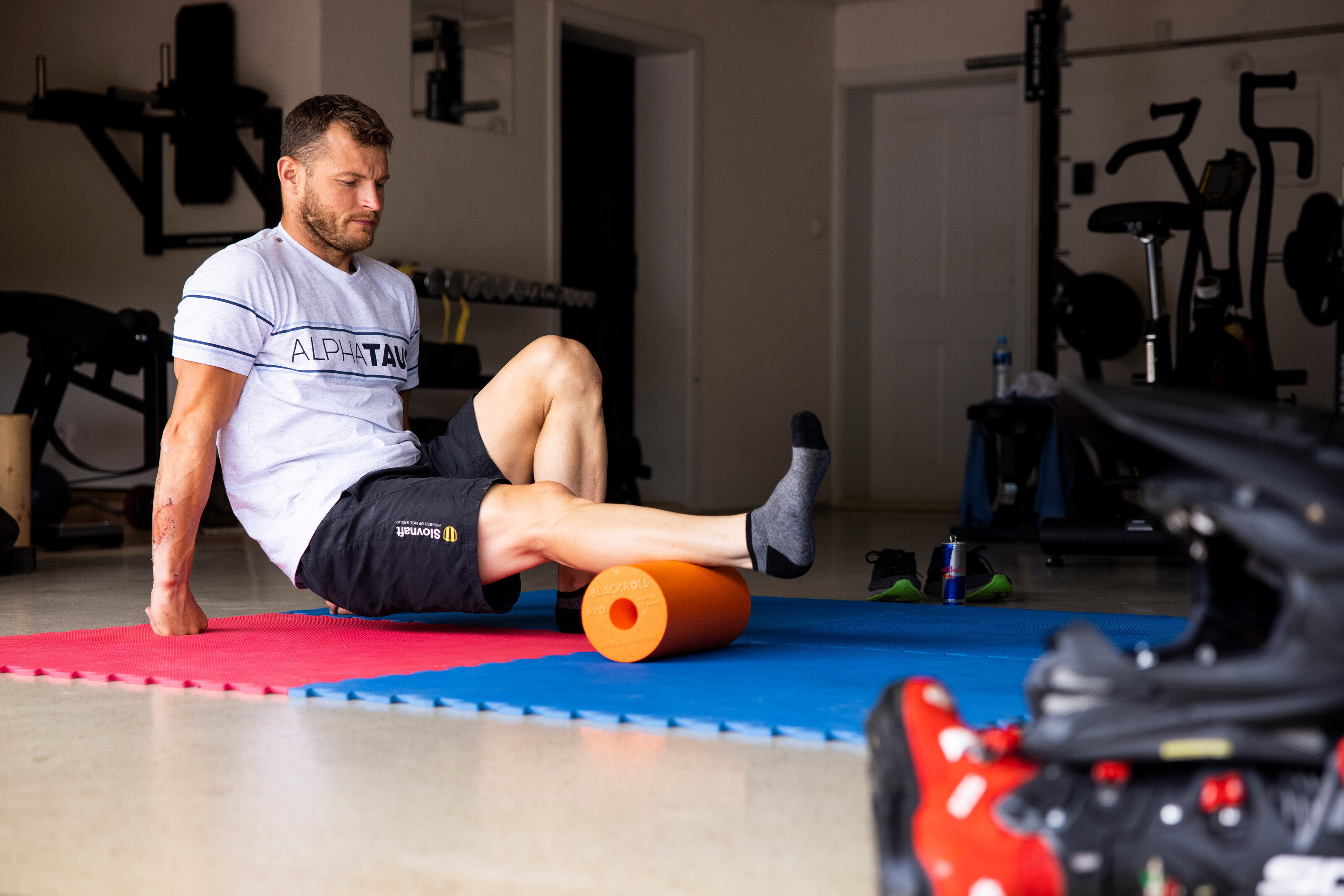Foam Rolling vs Stretching: What's the Difference? - The Training Room
