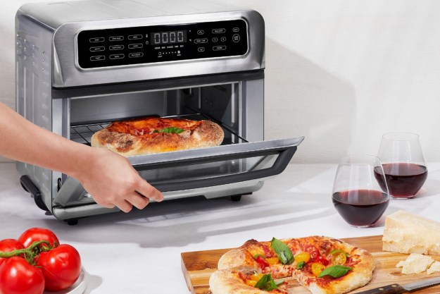 https://www.themanual.com/wp-content/uploads/sites/9/2021/08/chefman-toast-air-dual-function-20l-air-fryer-with-pizza.jpg?resize=625%2C417&p=1