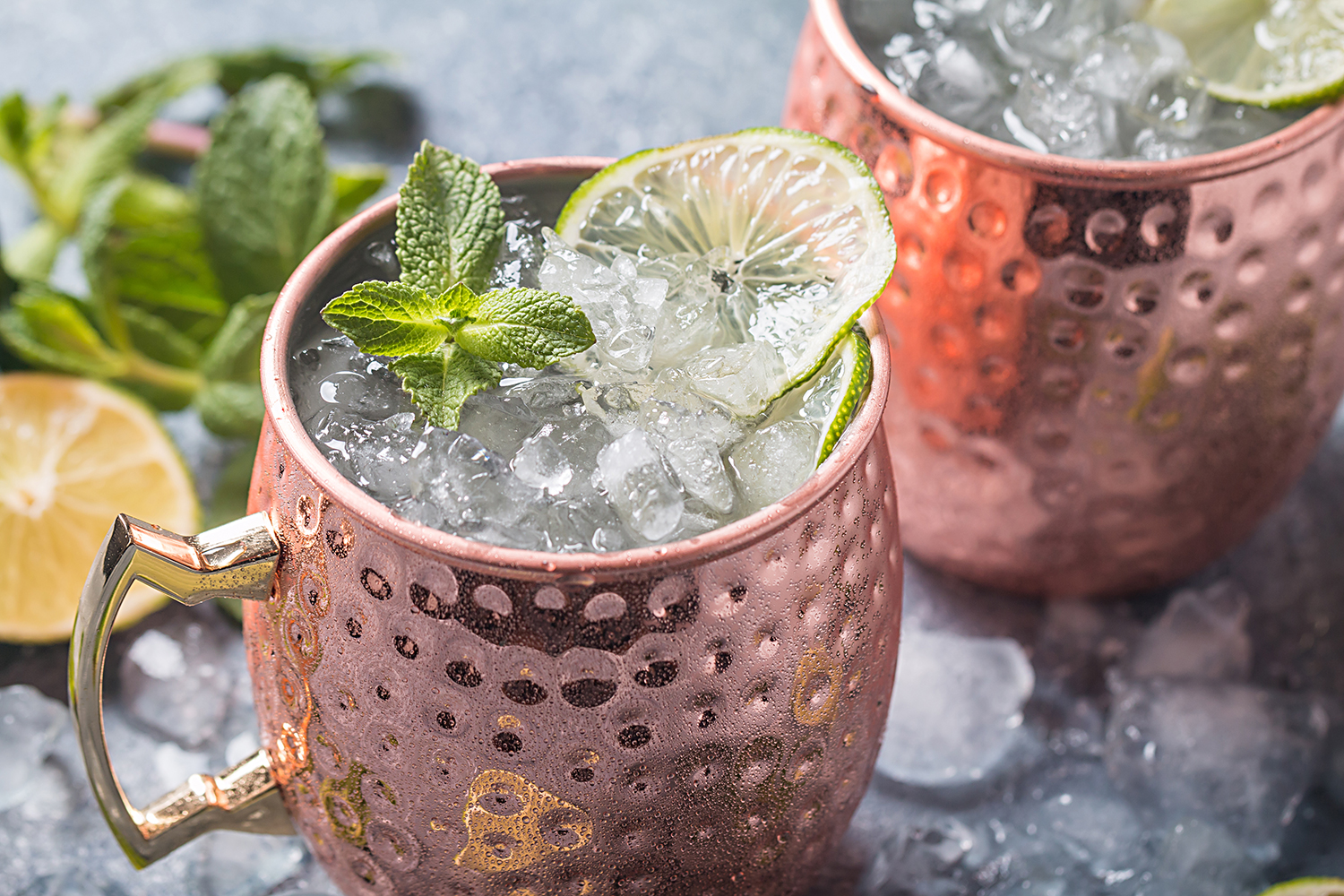 https://www.themanual.com/wp-content/uploads/sites/9/2021/08/moscow-mule-cocktail-drink-mug-ice-lime.jpg?fit=800%2C800&p=1