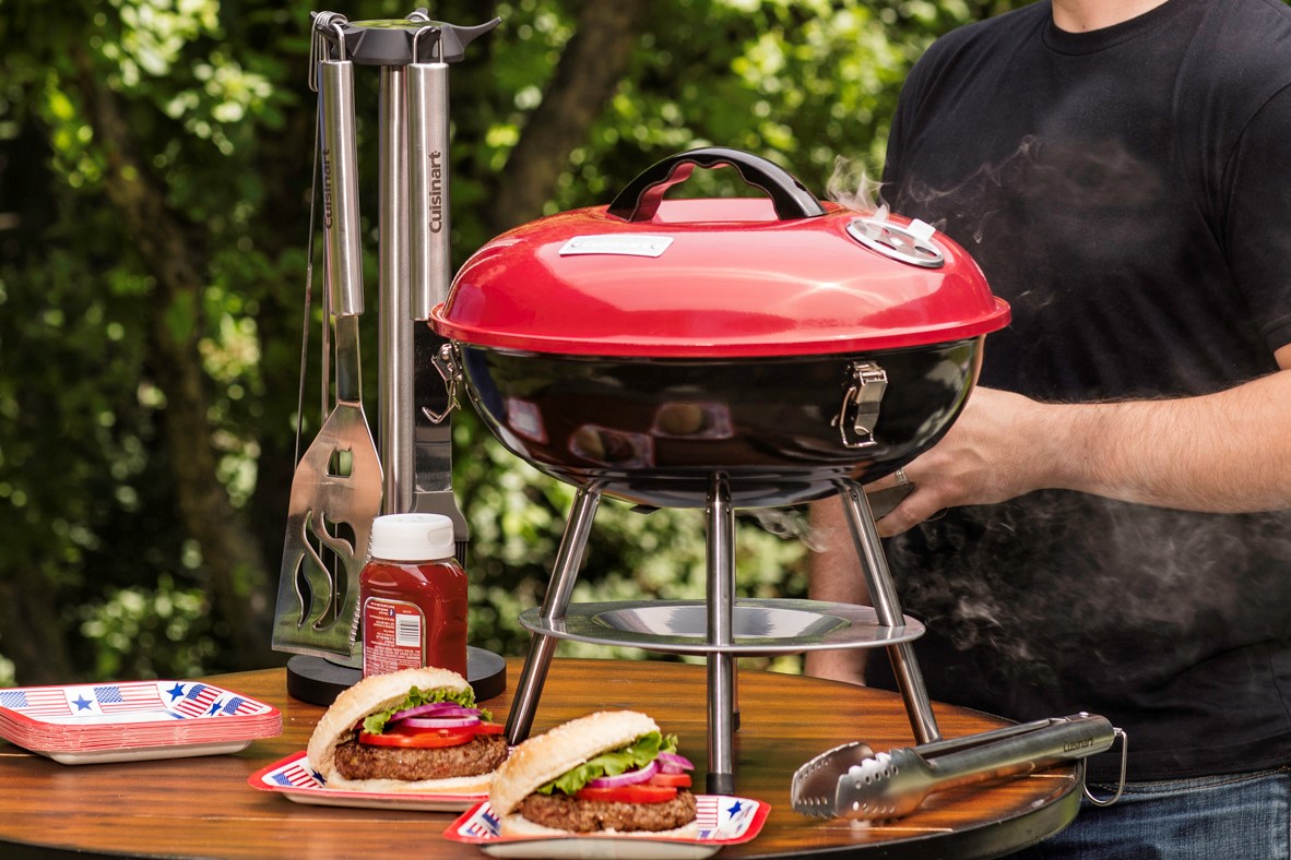 https://www.themanual.com/wp-content/uploads/sites/9/2021/09/cuisinart-14-inch-portable-charcoal-grill.jpeg?fit=800%2C800&p=1