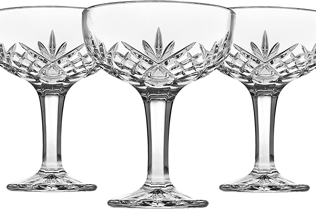 12 Unique drinking glasses you must have in your Home Bar