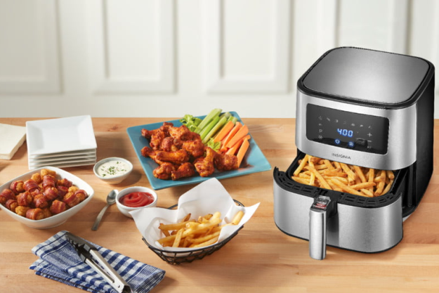 https://www.themanual.com/wp-content/uploads/sites/9/2021/09/insignia-air-fryer-5q.png?resize=625%2C417&p=1