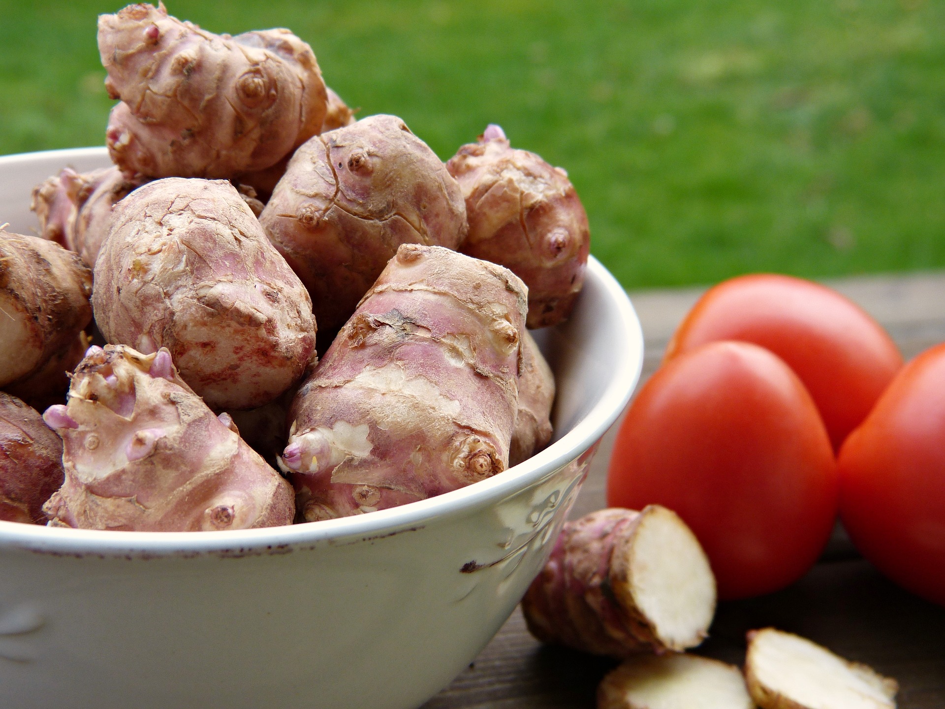 Jerusalem artichokes in a bowl.