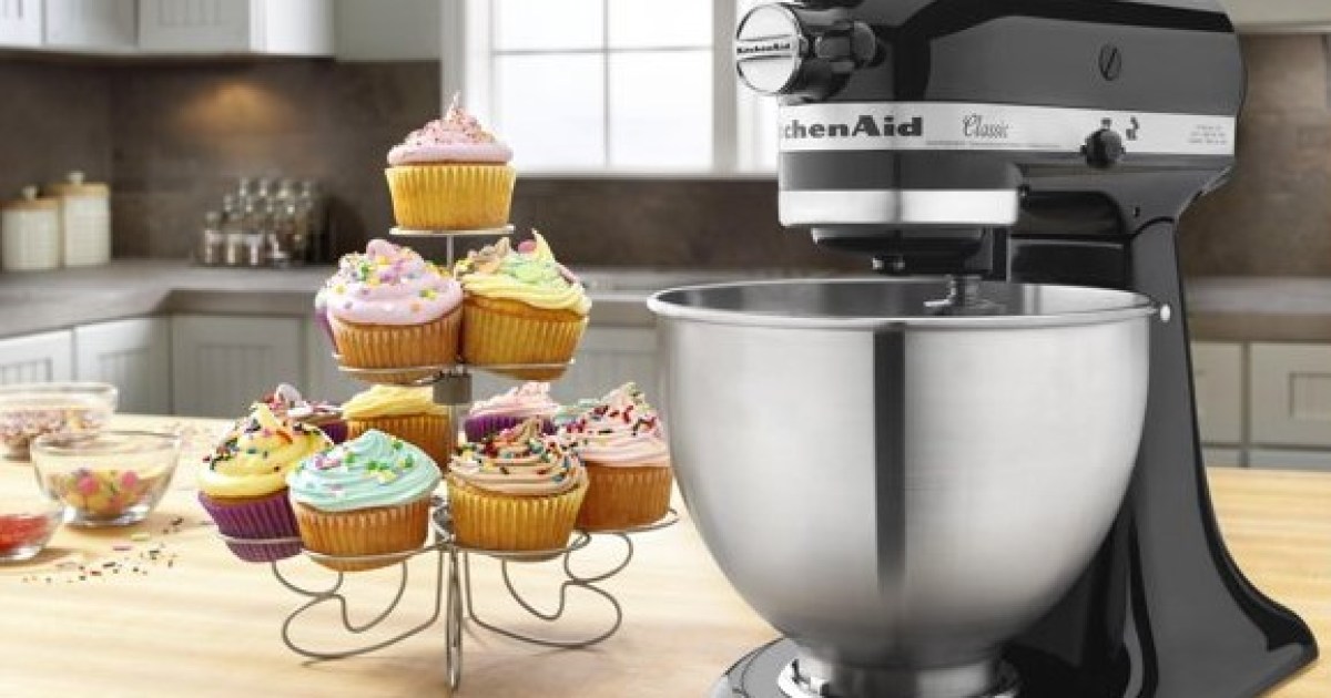 https://www.themanual.com/wp-content/uploads/sites/9/2021/10/kitchenaid-4-5-qt-stand-mixer.jpeg?resize=1200%2C630&p=1