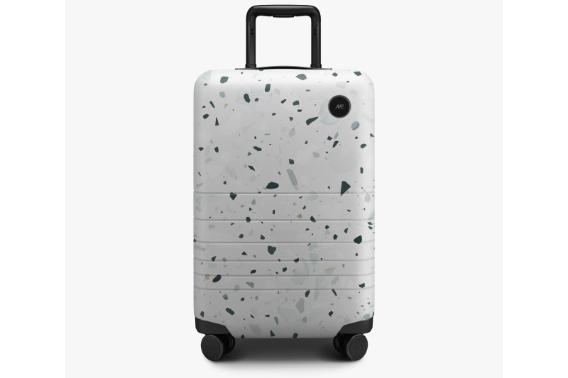 Spinner vs. Upright Rolling Luggage